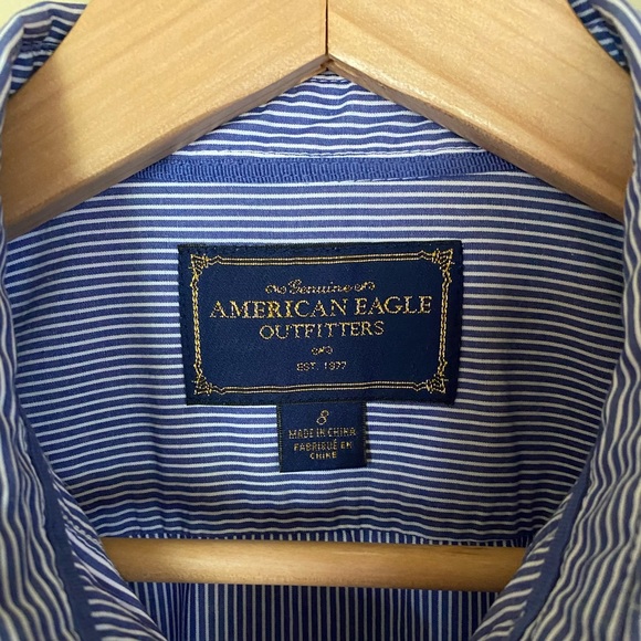 🦅AMERICAN EAGLE OUTFITTERS Button Down - Picture 2 of 7